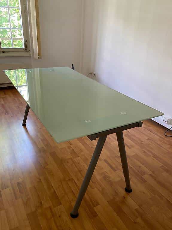 Table en verre