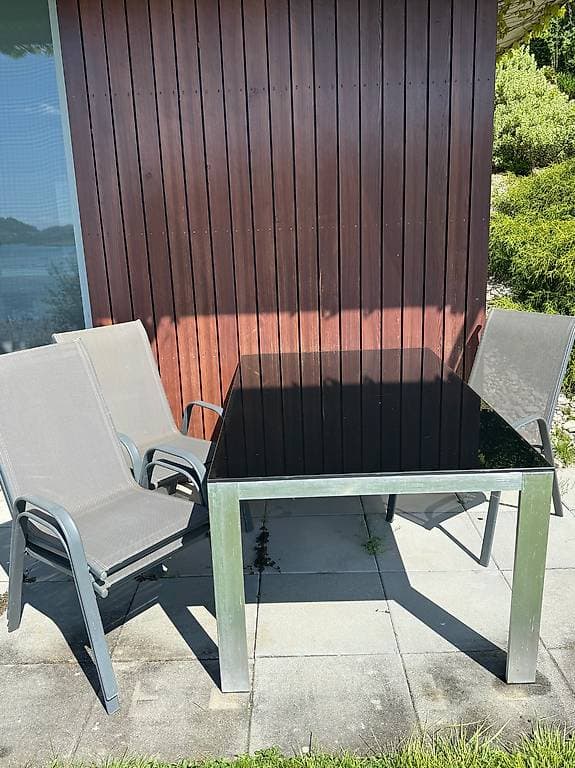 Gartentisch 1.6 m x 1.0 m / 4 Stühle