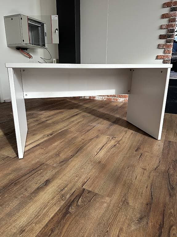 Gratis Pult weiss/grau