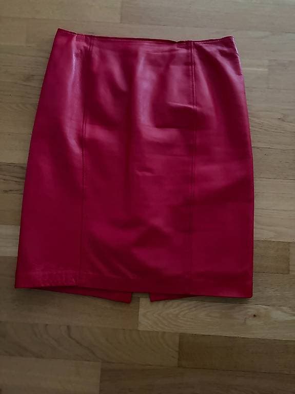 Markenartikel, diverse Kleider und diverse Materialien