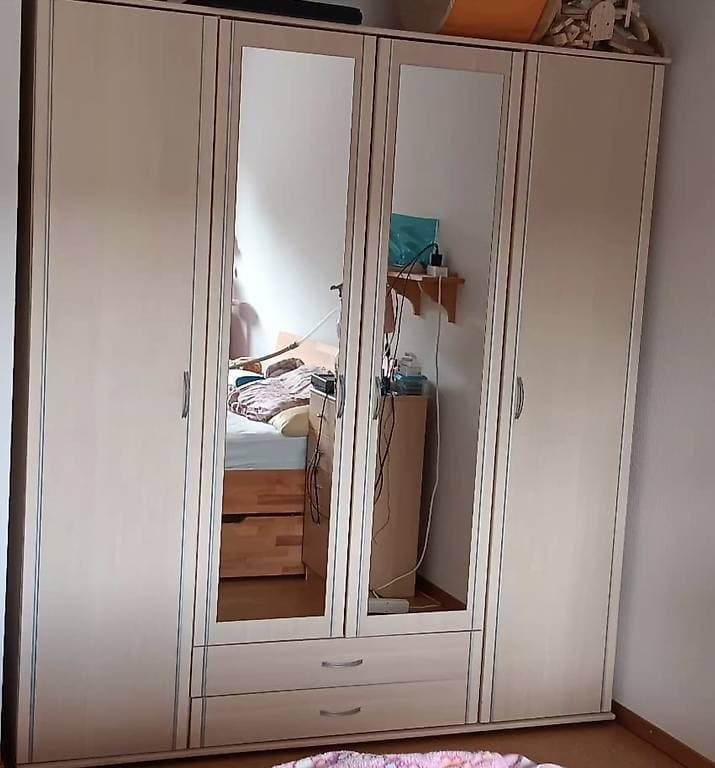 Kleiderschrank