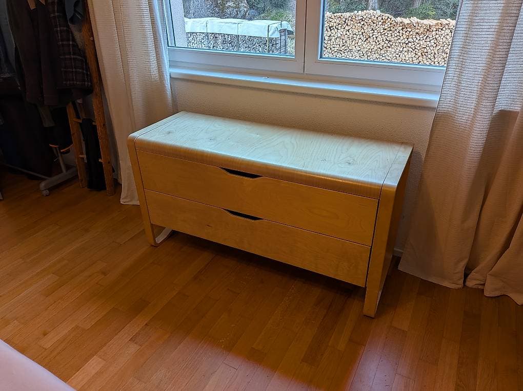 Möbel mit Schubladen