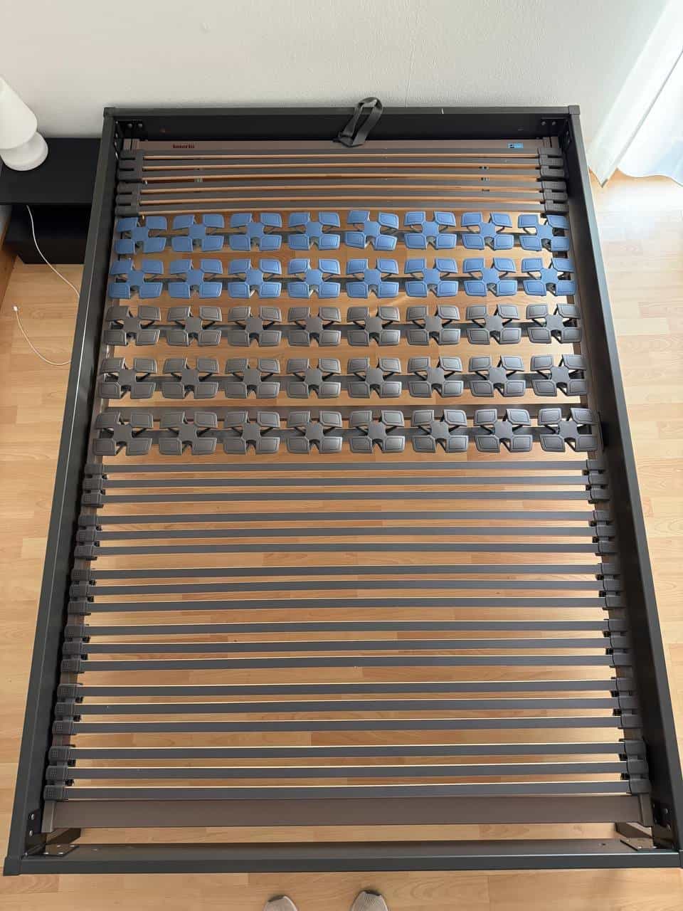 Bettgestell mit Lattenrost 140x200cm