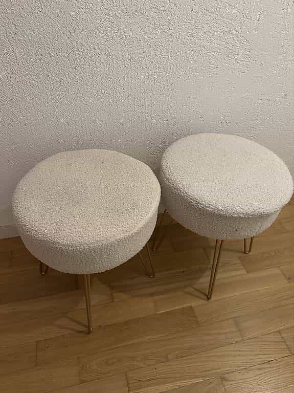 Hocker mit Bouclébezug