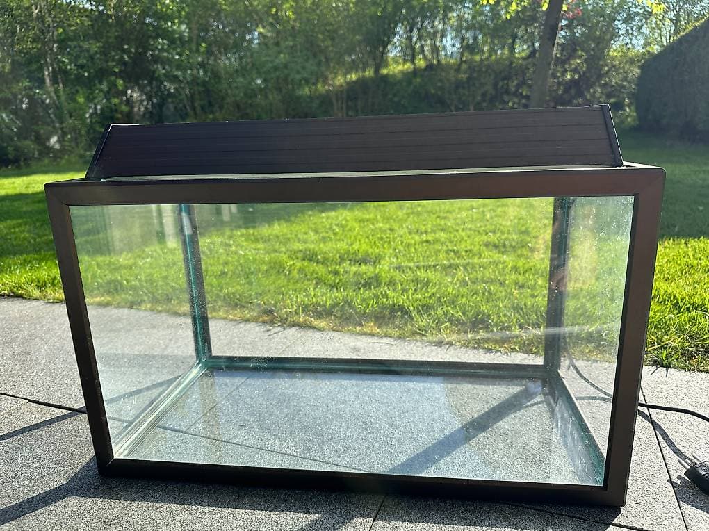 Altes Aquarium zu verschenken 60X35X30 cm - Hinweis beachten