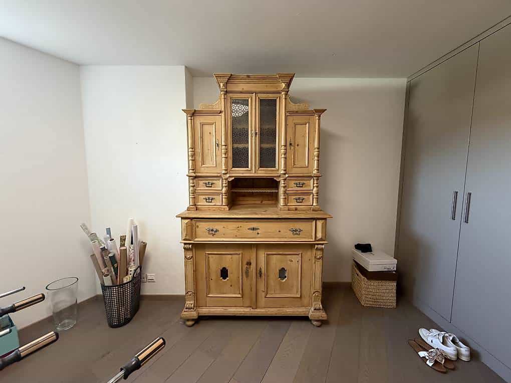 Historisches Buffet / Bauernschrank (Handarbeit)