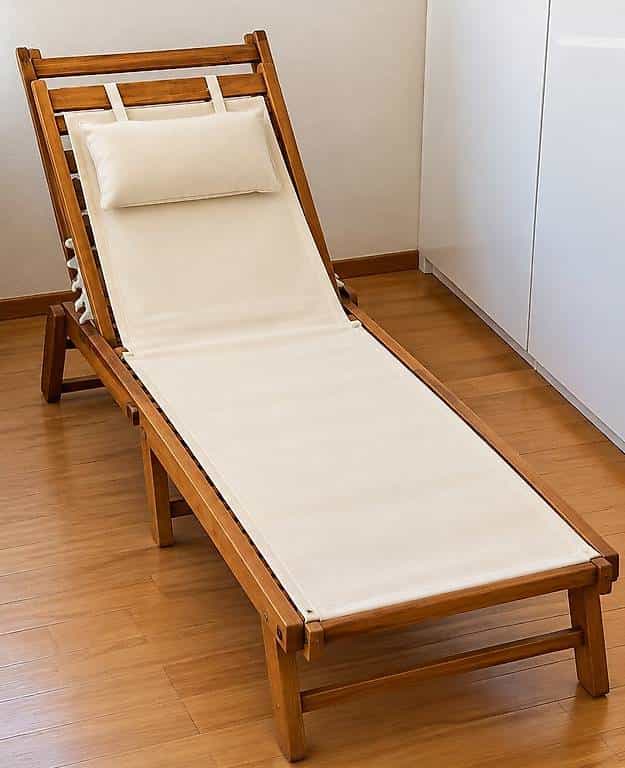 À donner gratuitement Chaise longue pliante en bois