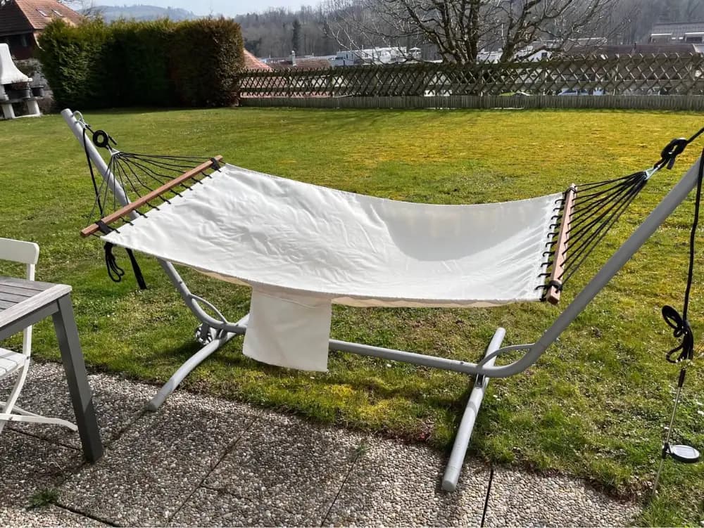 Hängematte mit Metallgestell
Kostenlos