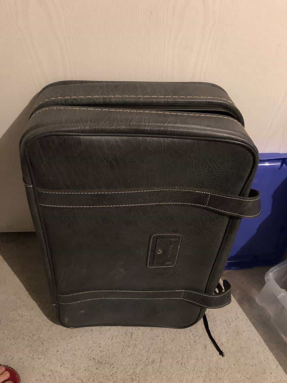 2 Koffer zu verschenken