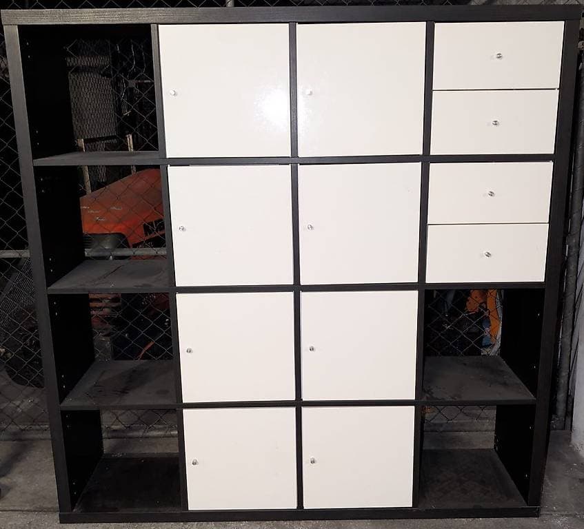 IKEA KALLAX Regal 4x4 dunkelbraun/weiss gratis abzugeben