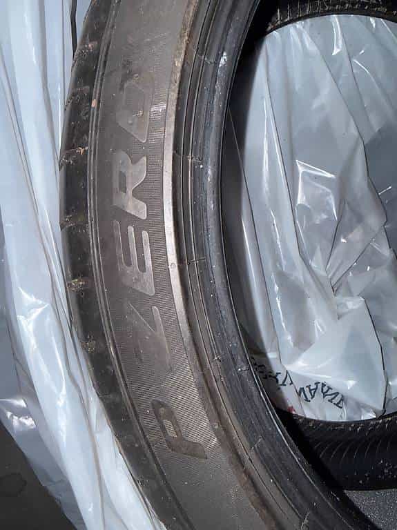Pirelli PZero 275/35/R21 und 255/35/R21