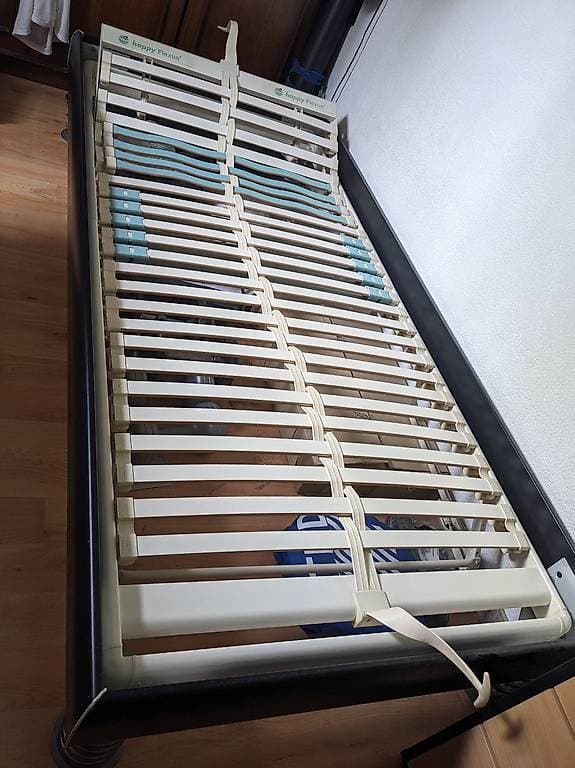 Bett mit Lattenrost sehr stabil