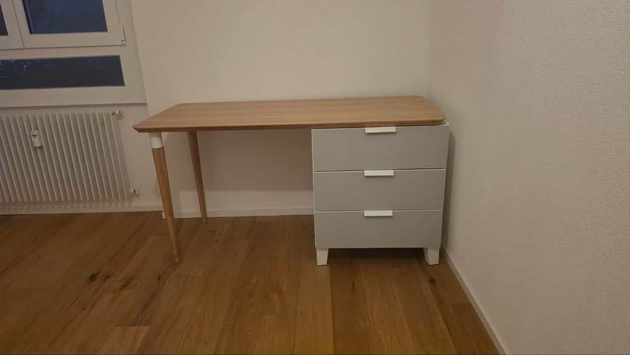 Gratis Pult/Schreibtisch mit Schublade
