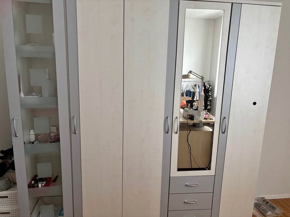 Schrank und Saidboard