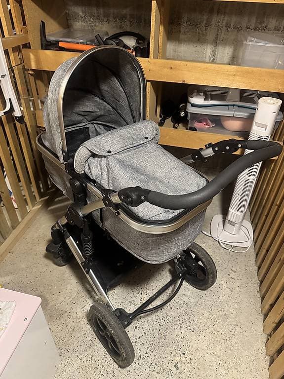 Gratis Kinderwagen abzugeben