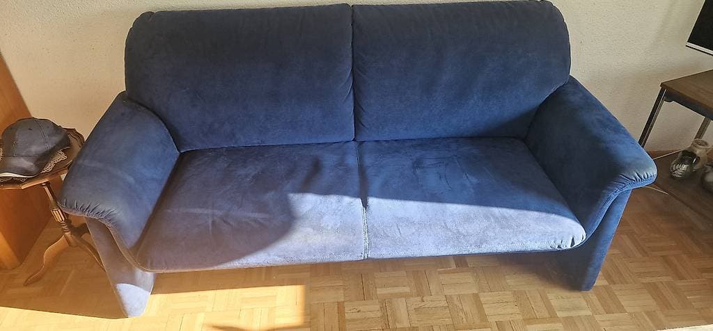 Je 1 2er und 3er Sofa abzugeben.