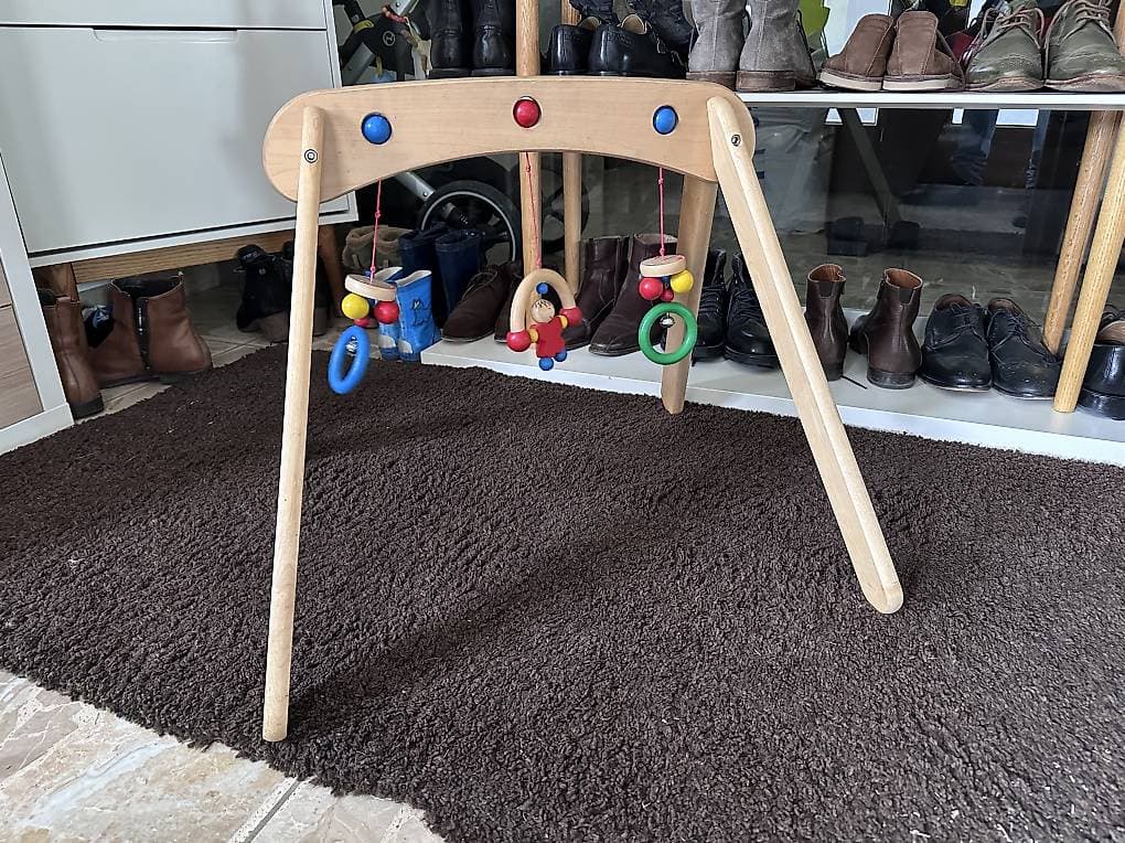Spielbogen aus Holz für Babys