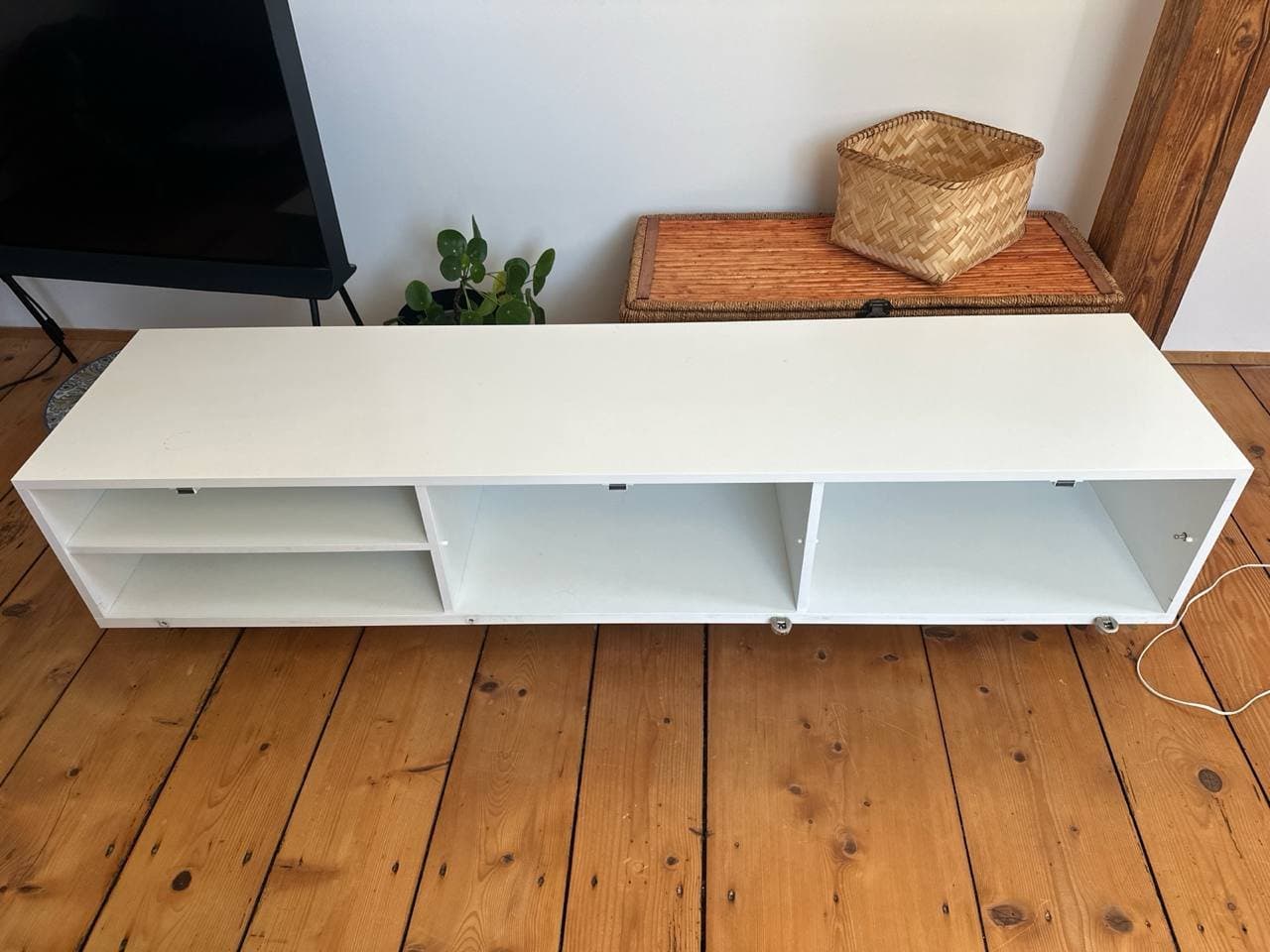 Regal mit Glastüren