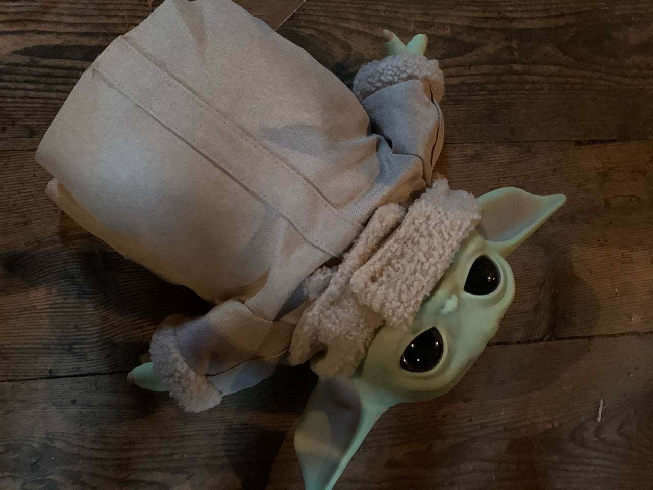 Yoda Figur und Plüschmantel