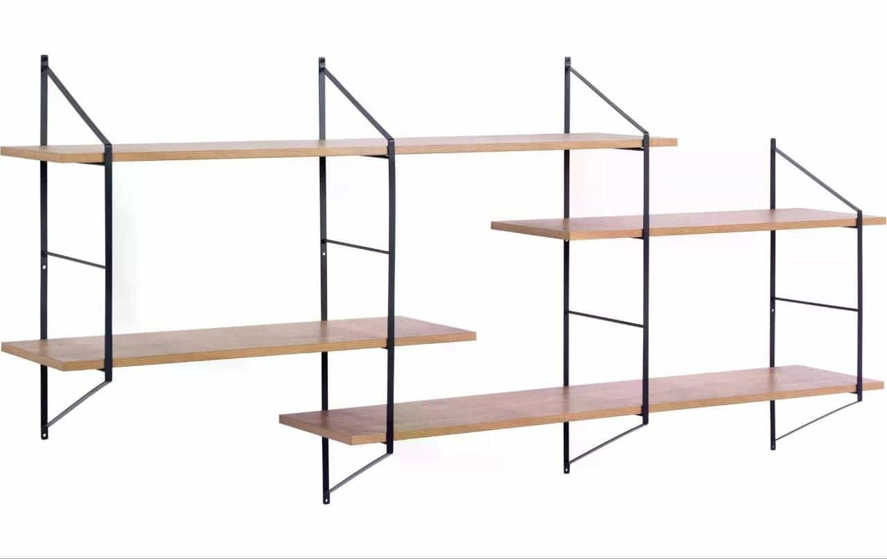 Wandregal mit Holzböden