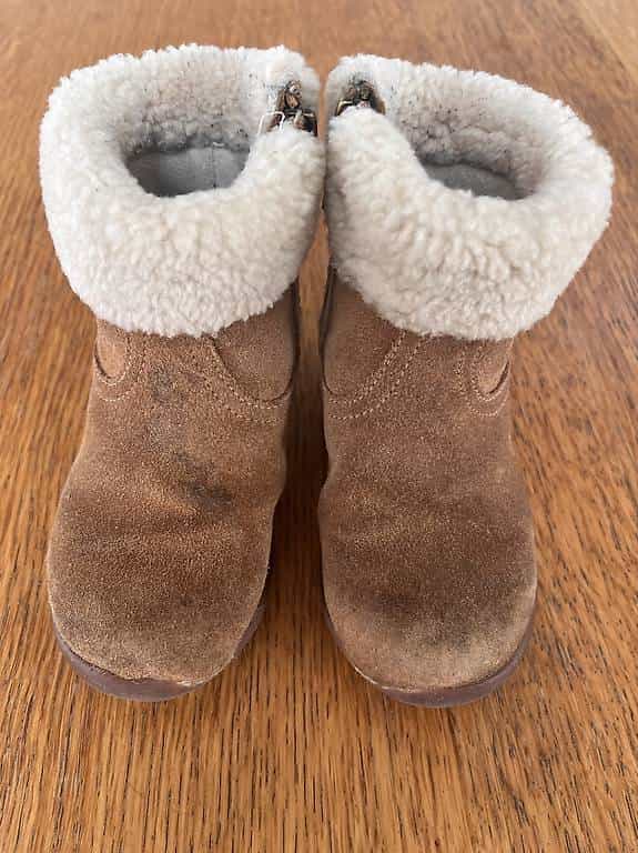 Bottines UGG T.25 à faire réparer