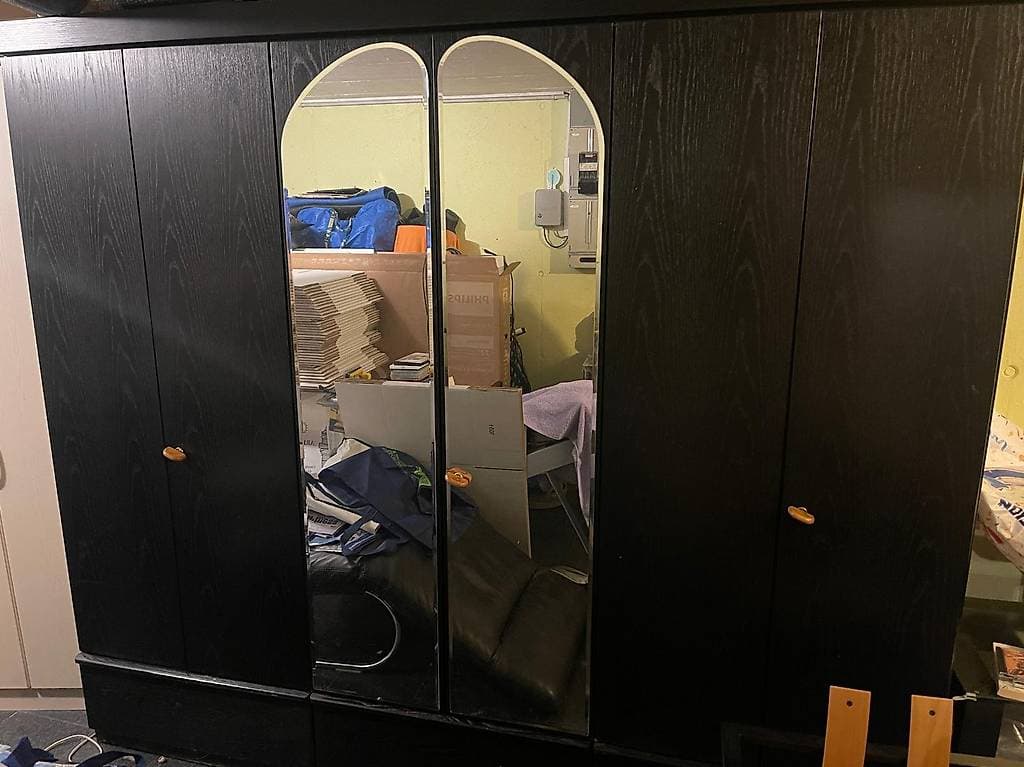 Grande armoire de chambre à coucher