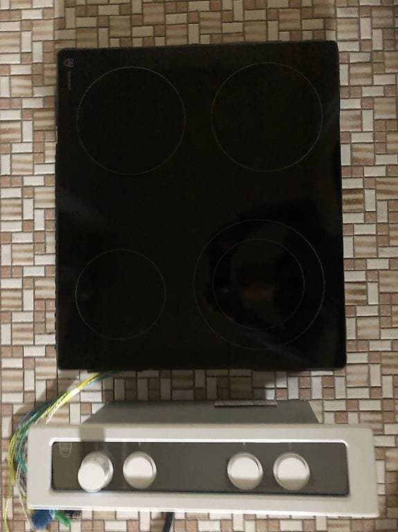 V-Zug Kochfeld Glaskeramik mit 4 Kochzonen, inkl. Schalter