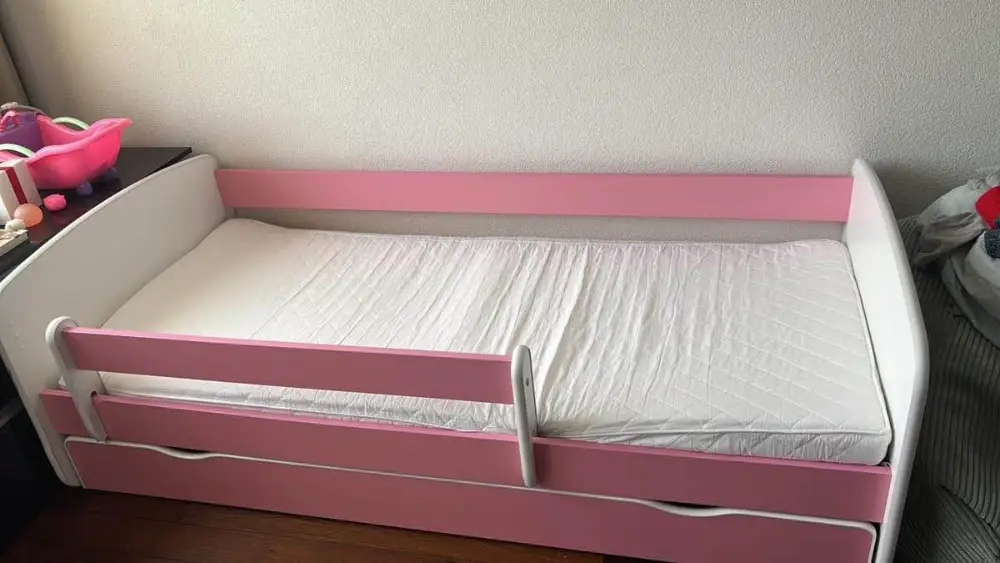 Mädchenbett zu verschenken
