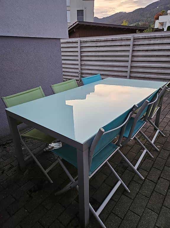 Gartentisch (ohne Stühle)