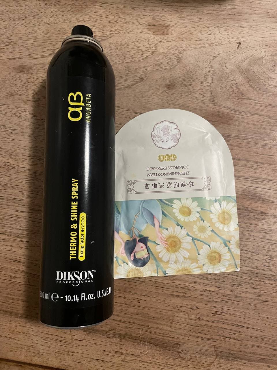 Kosmetikspray und Kosmetikartikel