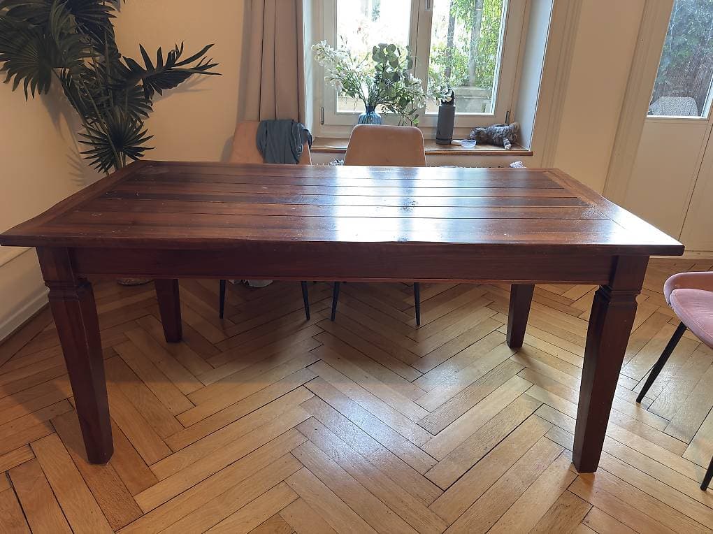 Holztisch