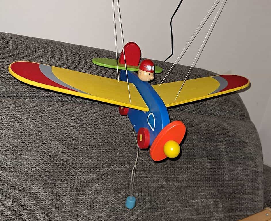 Mobile en bois avion