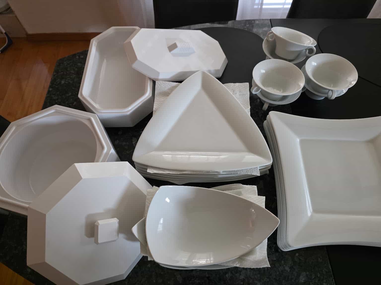 Geschirr-Set, weiss mit Sprüh-Zerstäuber, Bräter, Behälter für Kalt und Warm, Pyrex Auflaufschalen