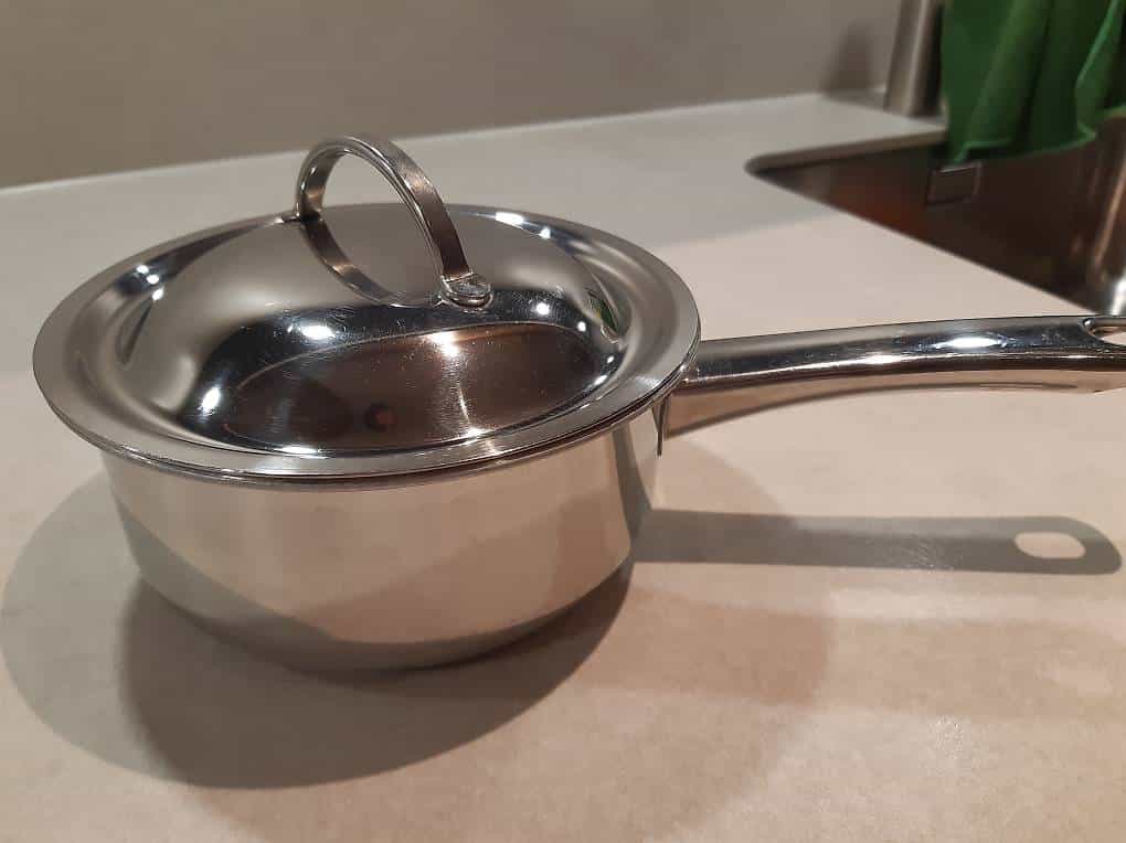 Kleine Pfanne mit Deckel