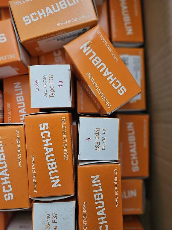Leere Schaublin-Spannzangen Verpackungen