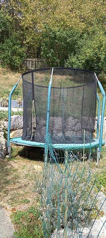 Gratis abzugeben: Trampolin Ø 244 cm mit Netz