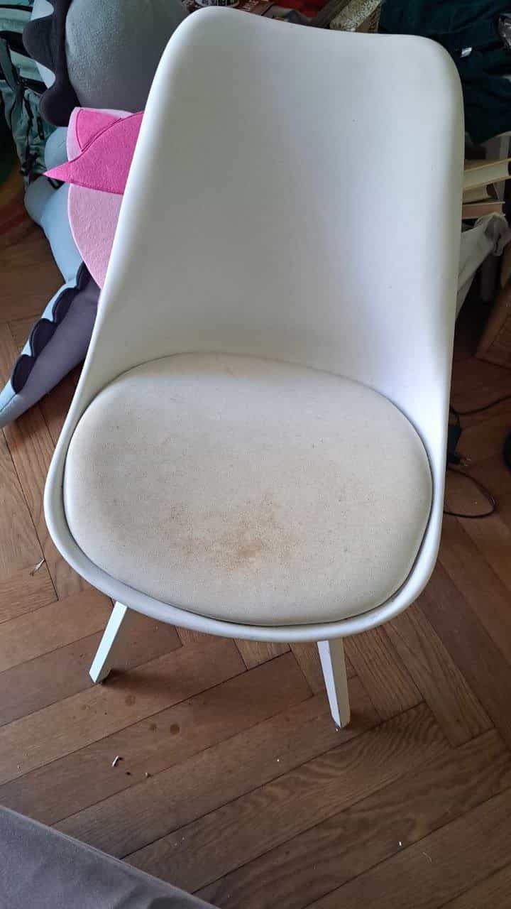 Weisser Stuhl abzugeben