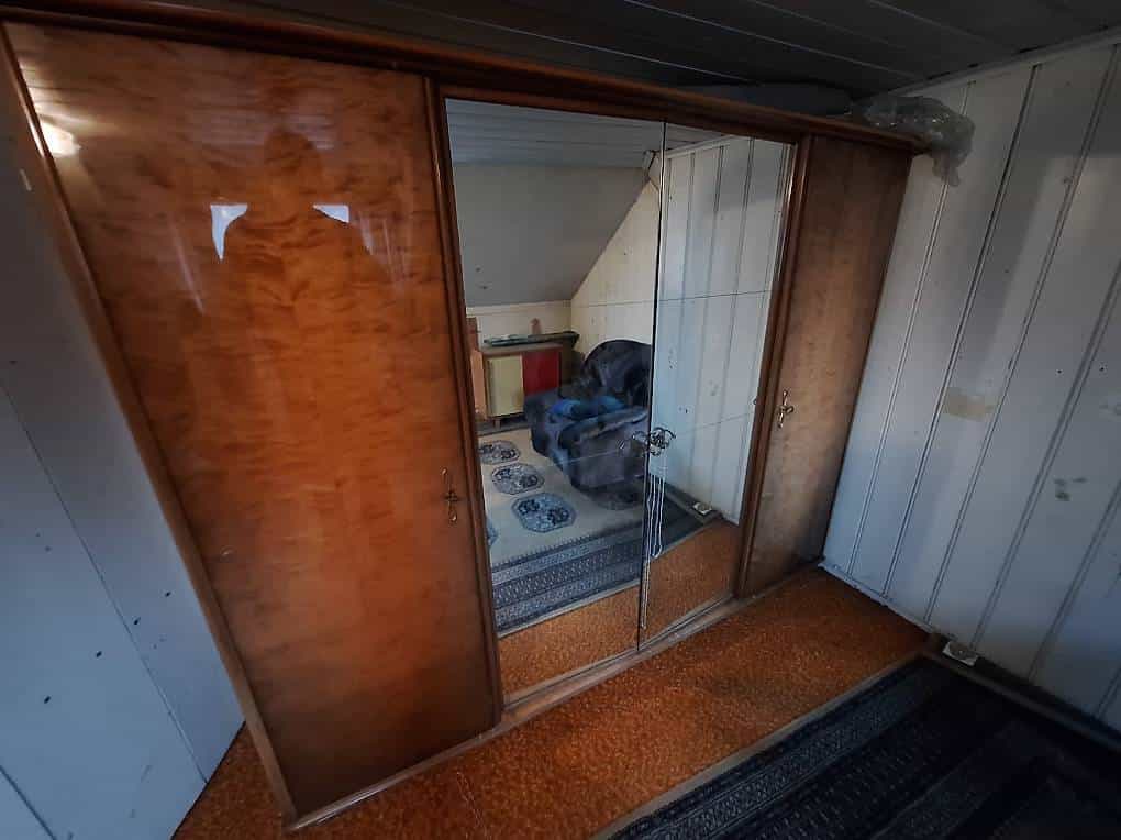 Vintage-Kleiderschrank