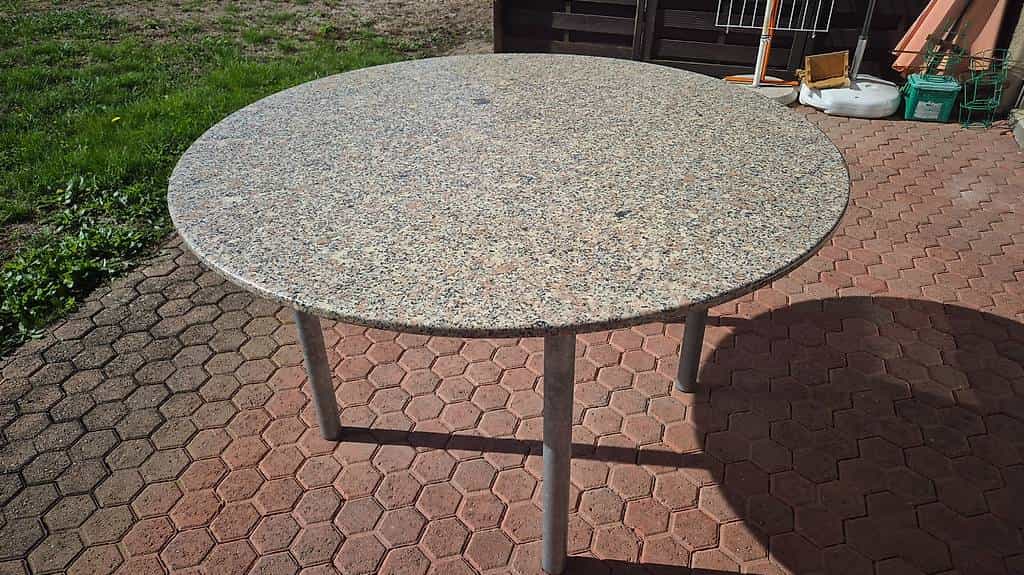 Gartentisch