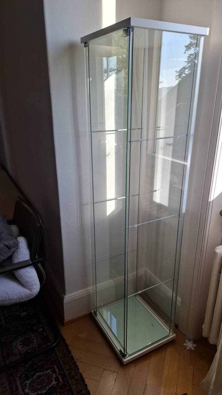 Weiße Glastür-Vitrine / Schränke