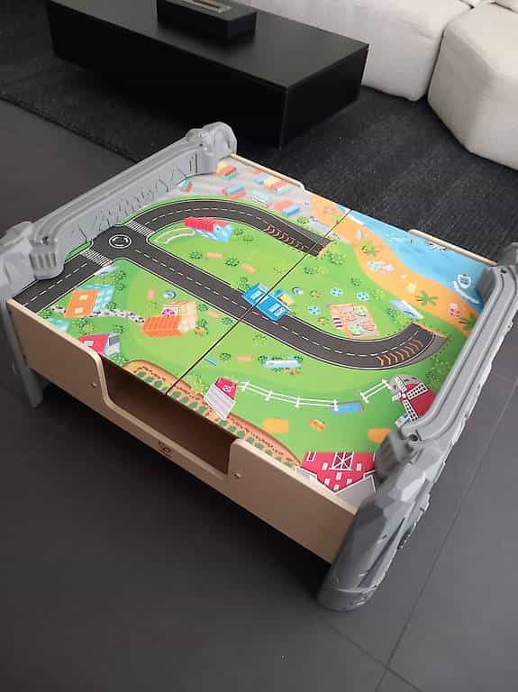 Kinder-Spieltisch / Table de jeux pour enfants