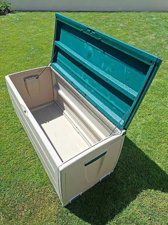 Gartentruhe aus Plastik wetterfest