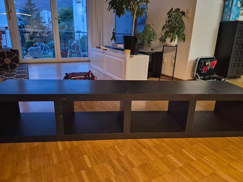 Regal schwarz