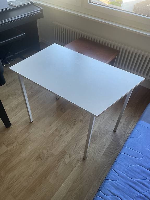 kleiner Tisch (weiss)