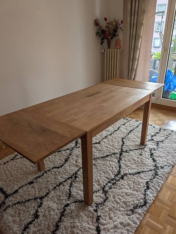 Massiver Esstisch/Holztisch, ausziehbar