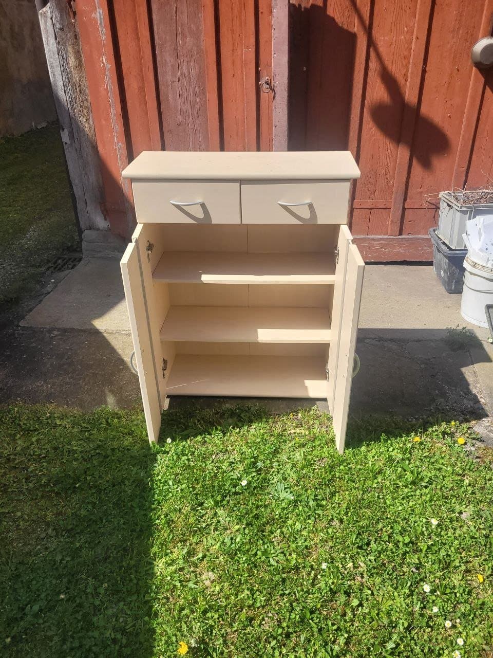 Kleines Sideboard, cremefarbig