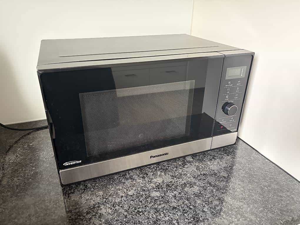 Panasonic Mikrowelle mit Grillfunktion NN-GD38HS