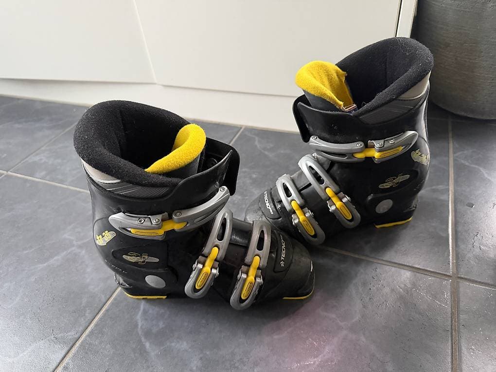 Kinderskischuhe