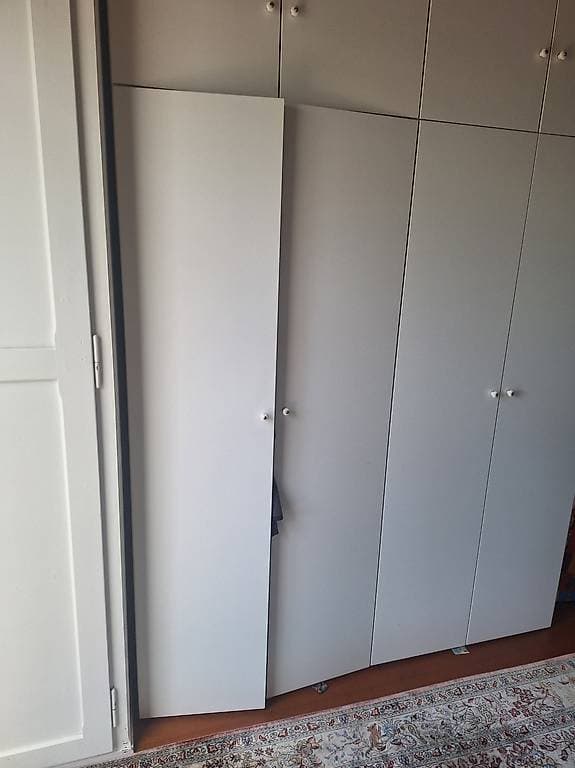 Deux armoires Ikea blanches