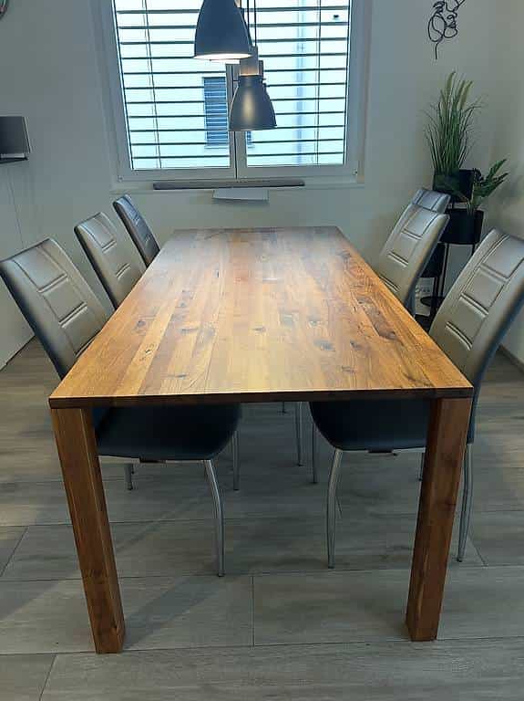 Holz-Esstisch + Stühle GRATIS / zu verschenken
